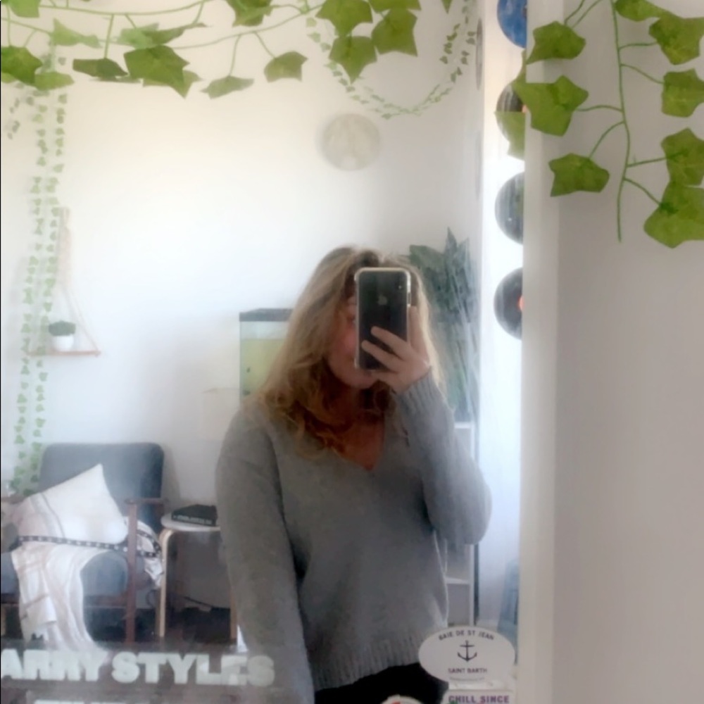 Brandy Melville sweater